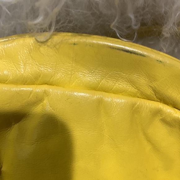 Vintage Yellow Leather Purse with Floret - Picture 7 of 16